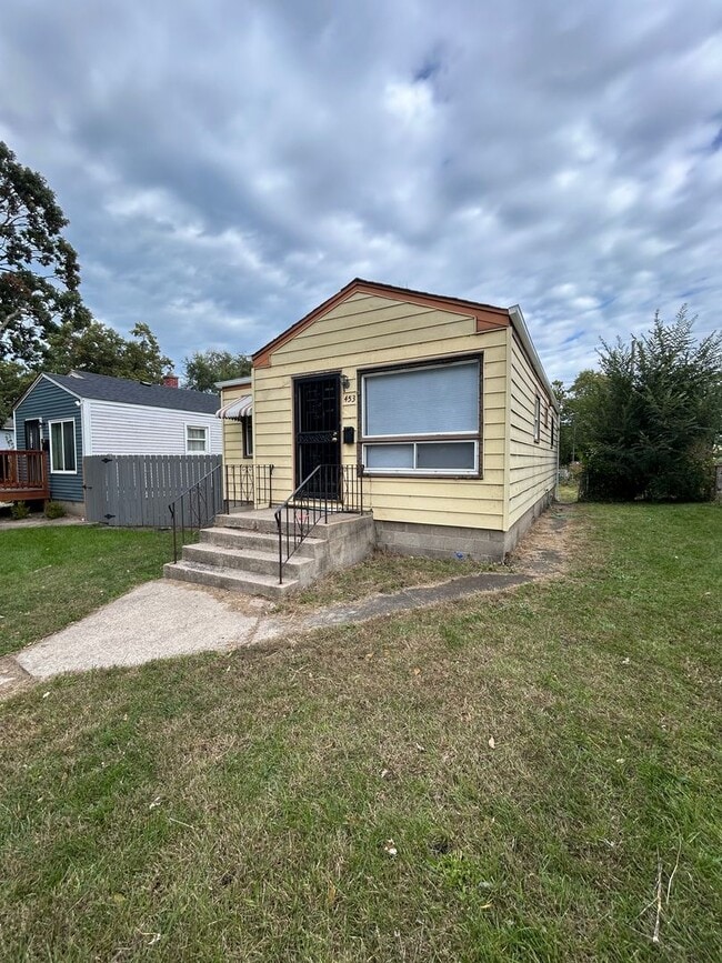 Building Photo - COZY HOME LOCATED CLOSE TO EVERYTHING!