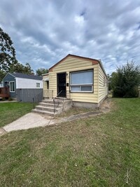 Building Photo - COZY HOME LOCATED CLOSE TO EVERYTHING!