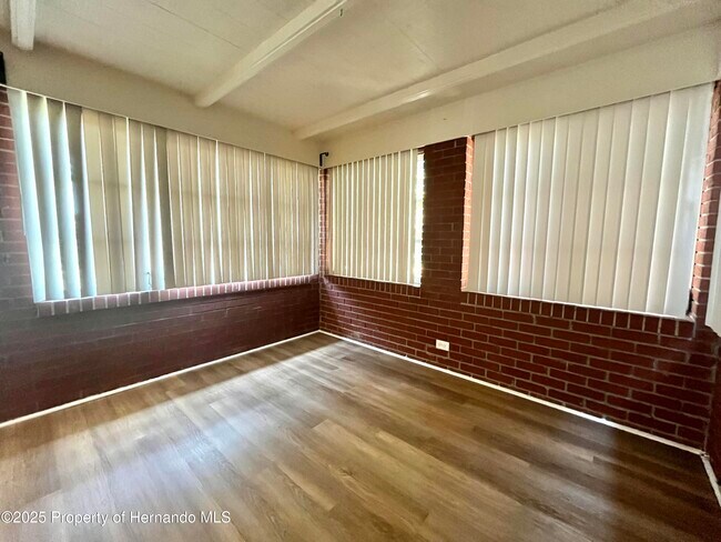 Building Photo - 1032 Marlow Ave