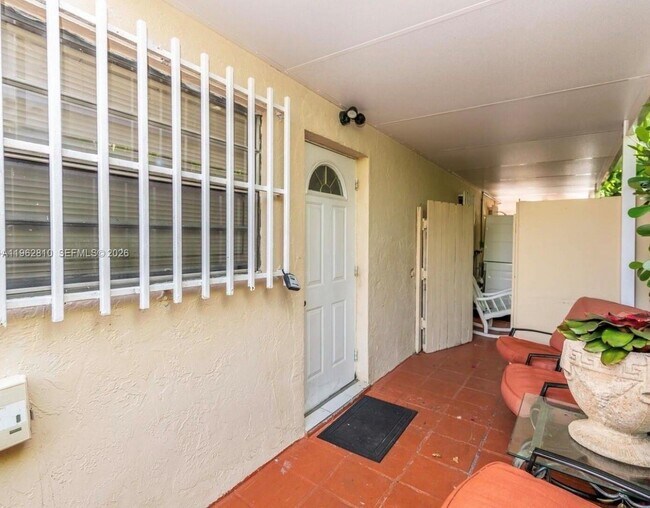 Building Photo - 2820 SW 95th Ave