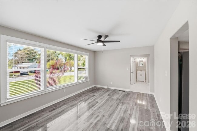 Building Photo - 2301 Shamrock Dr