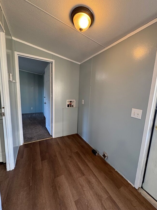 Building Photo - 2 Bedroom/ 1 Bathroom Mobile Home in Willo...