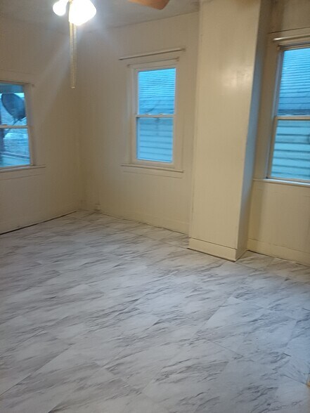 Building Photo - 603 2nd St