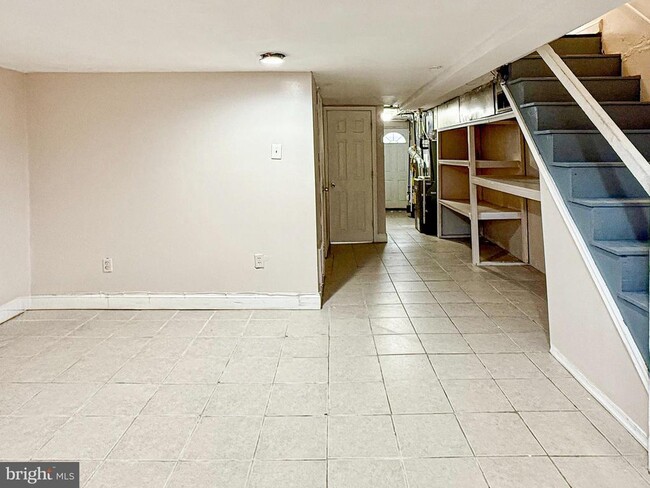 Building Photo - 116 W Berkley Ave