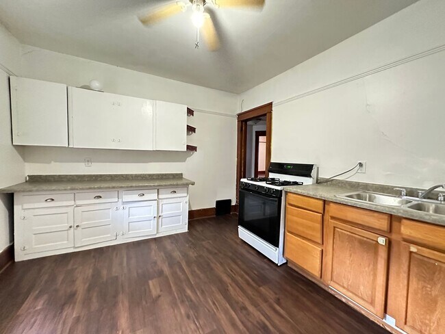 Building Photo - 841 S 18th St