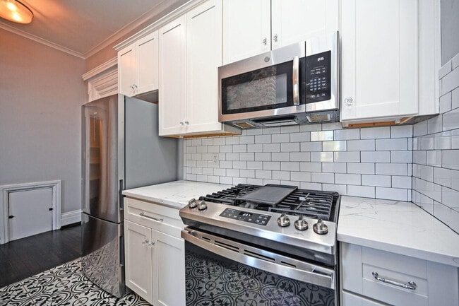 Building Photo - 229 Riverside Dr