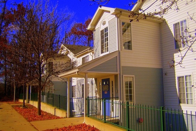 Building Photo - 2329 Timberbrook Dr SE