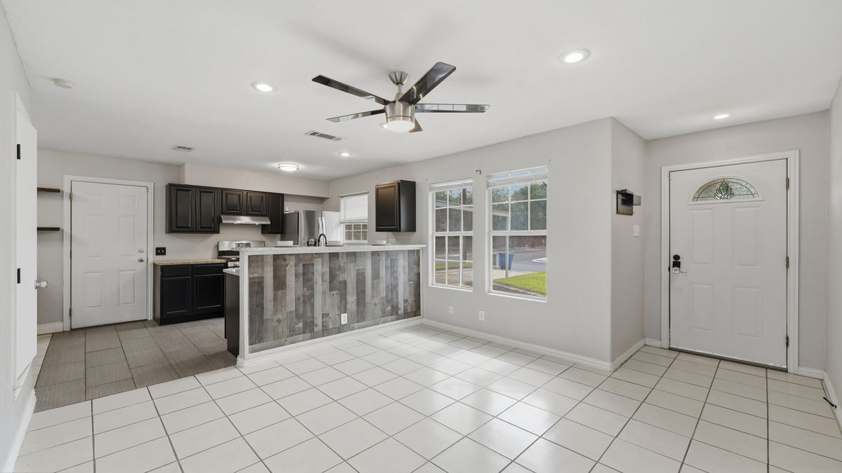 Building Photo - 2503 Irwin Dr