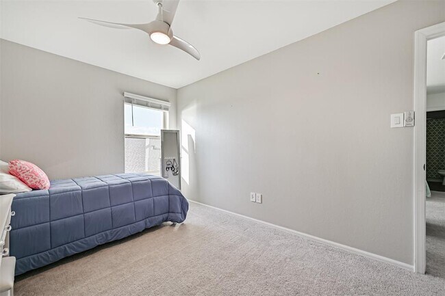 Building Photo - 1484 Twilight Grn Dr