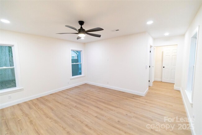 Building Photo - 3501 Eastway Dr