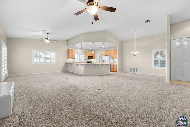 Building Photo - 2751 Sandalwood Dr