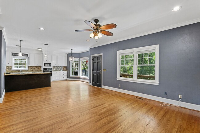 Building Photo - 710 Woodcreek Ct