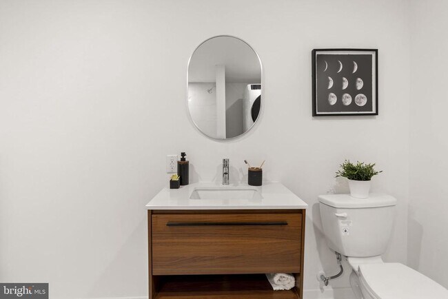 Building Photo - 240 Hermitage St