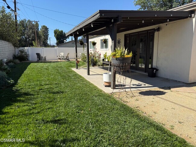 Building Photo - 382 Aristotle St