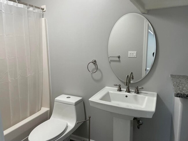 Building Photo - Woodbridge Pointe