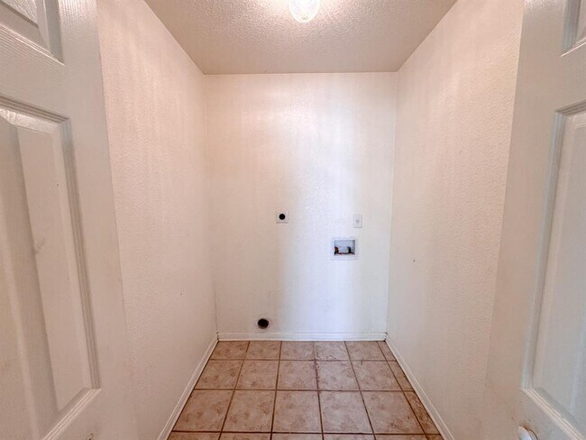 Building Photo - 4209 Thunder Creek Dr