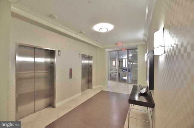Building Photo - 2451 Midtown Ave