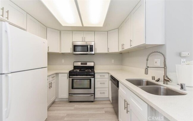 Building Photo - 26825 Park Terrace Ln