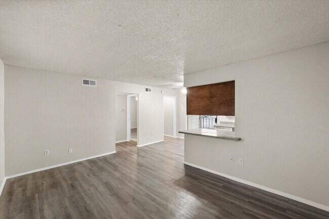 Building Photo - 8000 Cambridge Cir