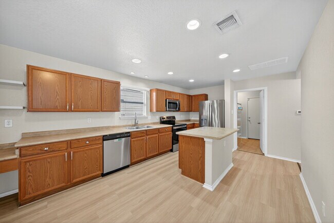 Building Photo - 7719 Mesquite Farm