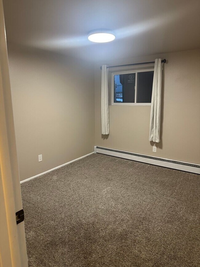 Building Photo - 380 Shoshone Ave