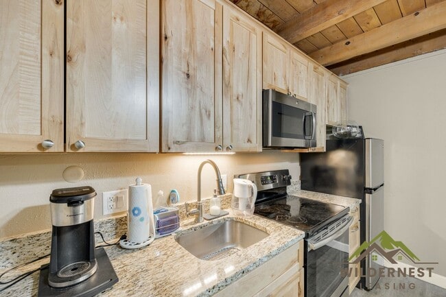 Building Photo - Remodeled One Bedroom Winter Rental