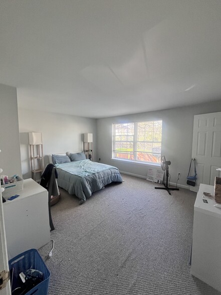 Master Bedroom - 51 Mitton St