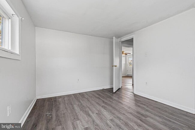 Building Photo - 1915 Rettman Ln