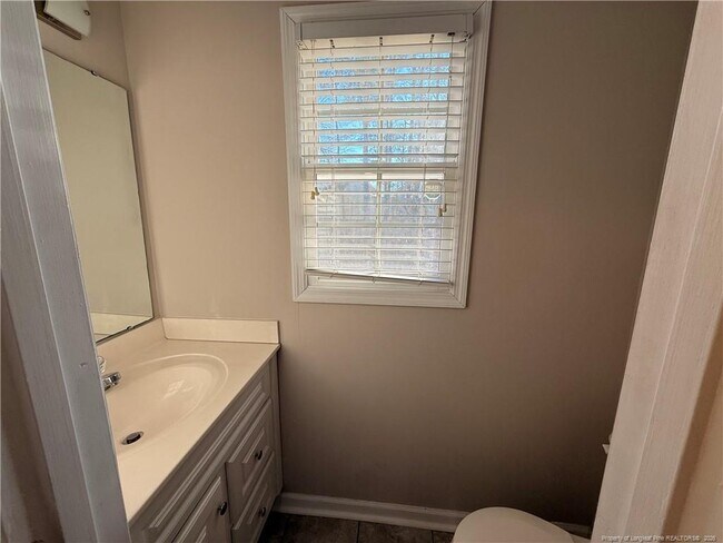 Building Photo - 2402 Larwood Dr