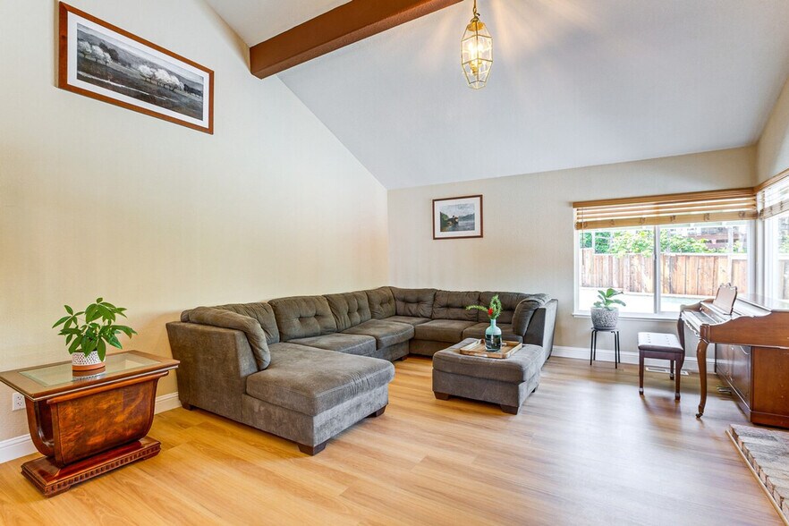 Primary Photo - 1253 Hickerson Ct