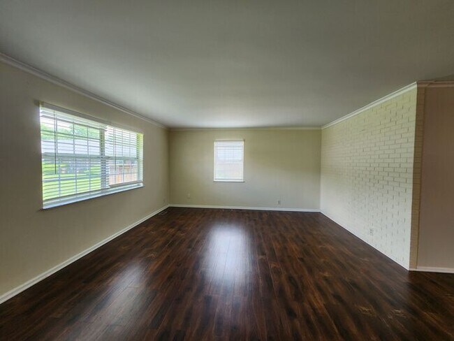 Building Photo - $99 Mother's Day Special - Large 3 Bedroom, 2 Baths and *Pets Welcome!!!