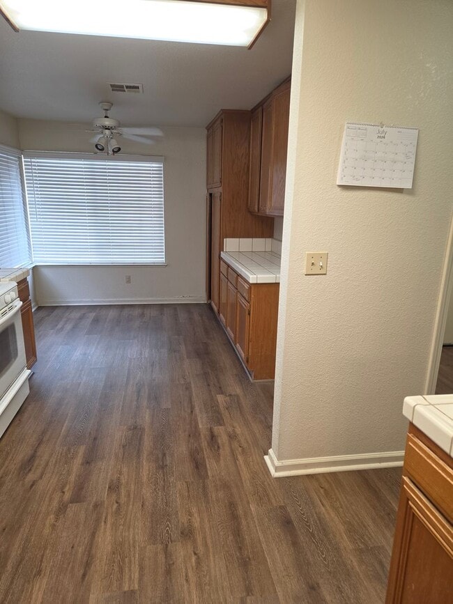 Building Photo - **Coming Soon** Comfortable 3 Bed, 2 Bath in Elk Grove