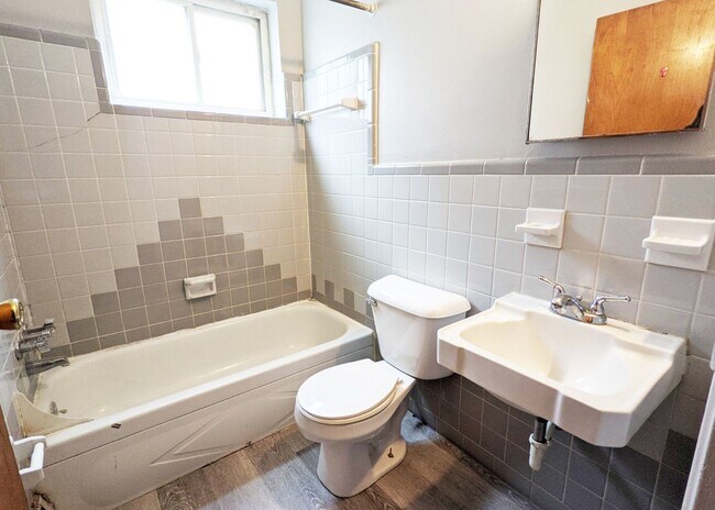 Building Photo - 3233 Whitfield Ave