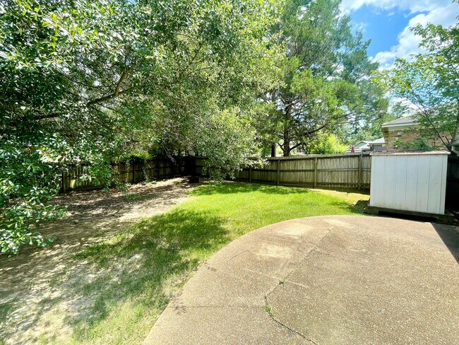 Building Photo - 3/2 For Rent in Brandon 047!