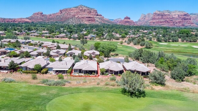 Building Photo - Open, light and bright, quiet Sedona Golf ...