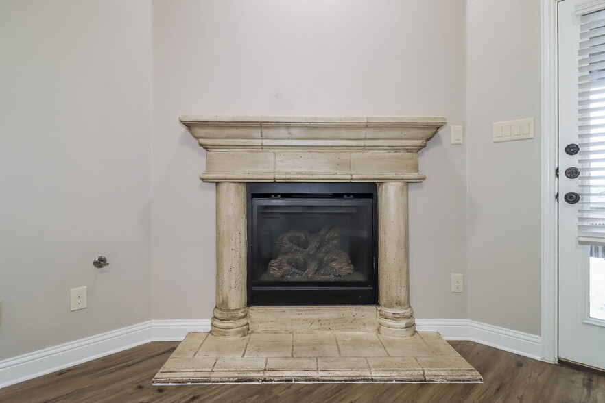 Building Photo - 116 Buescher Cove