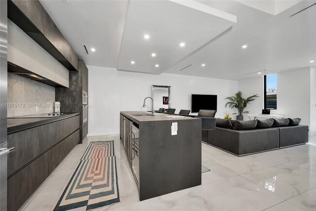 Building Photo - 2516 NE 21st St