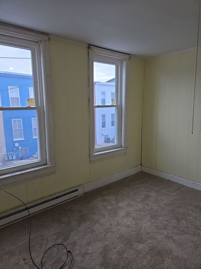 Building Photo - 2-12 Philadelphia Ave