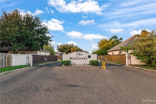 Building Photo - 31 Midlands Cir