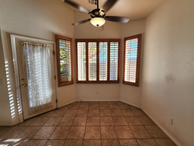 Building Photo - Charming Single-Story Pulte Home in a corn...