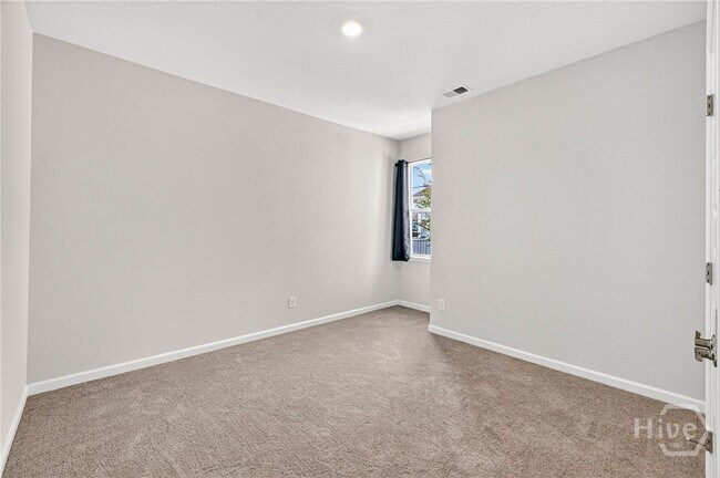 Building Photo - 170 Holloway Hl