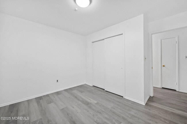 Building Photo - 120 Amberly Dr