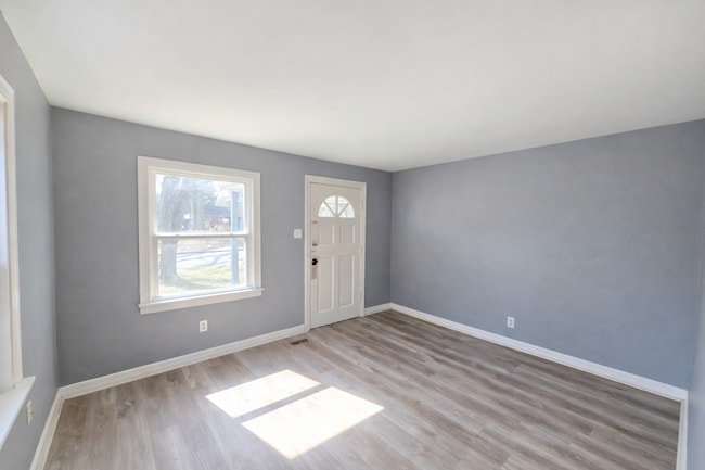 Building Photo - 40214 one bedroom apartment available!