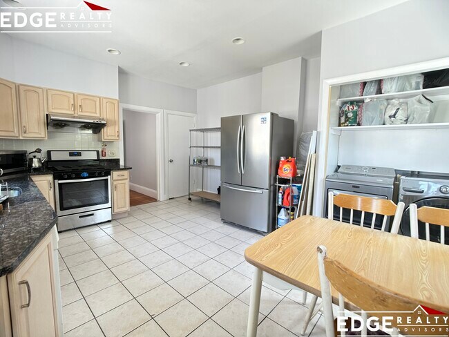 Building Photo - 283 Market St