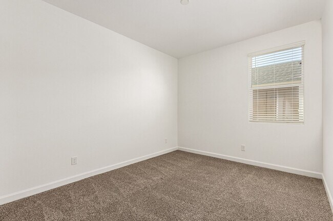 Building Photo - Brand New - Never Lived In 4 Bedroom / 2 B...