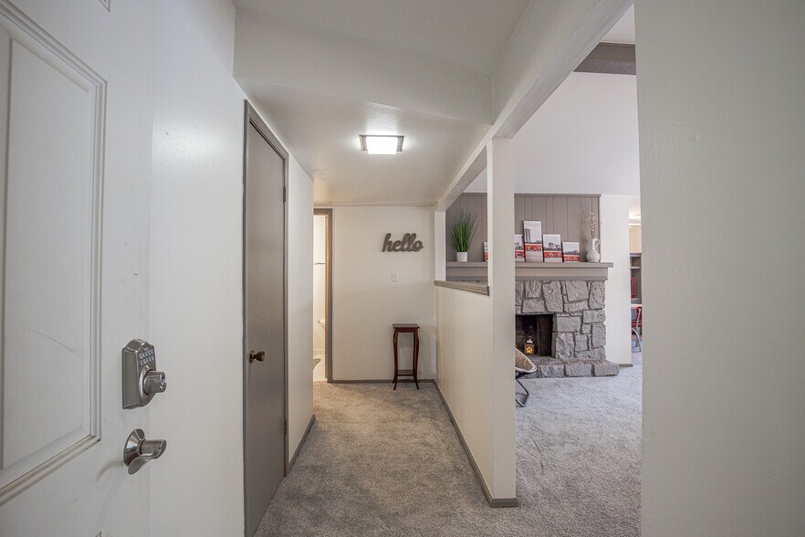 Building Photo - 6711 S Richmond Ave