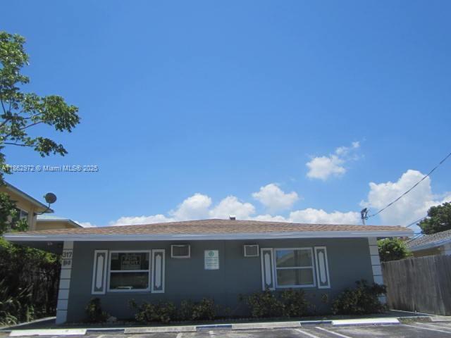 Building Photo - 317 SE 10th Ave