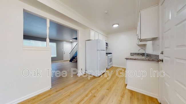 Building Photo - 418 6th St