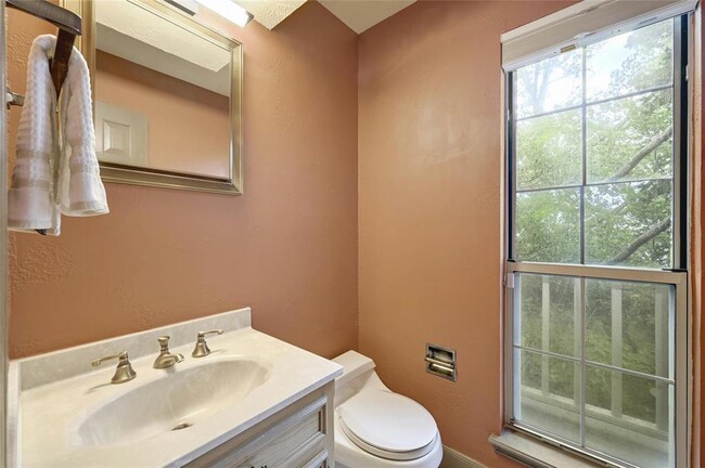 Building Photo - 3605 Silver Hill Cir