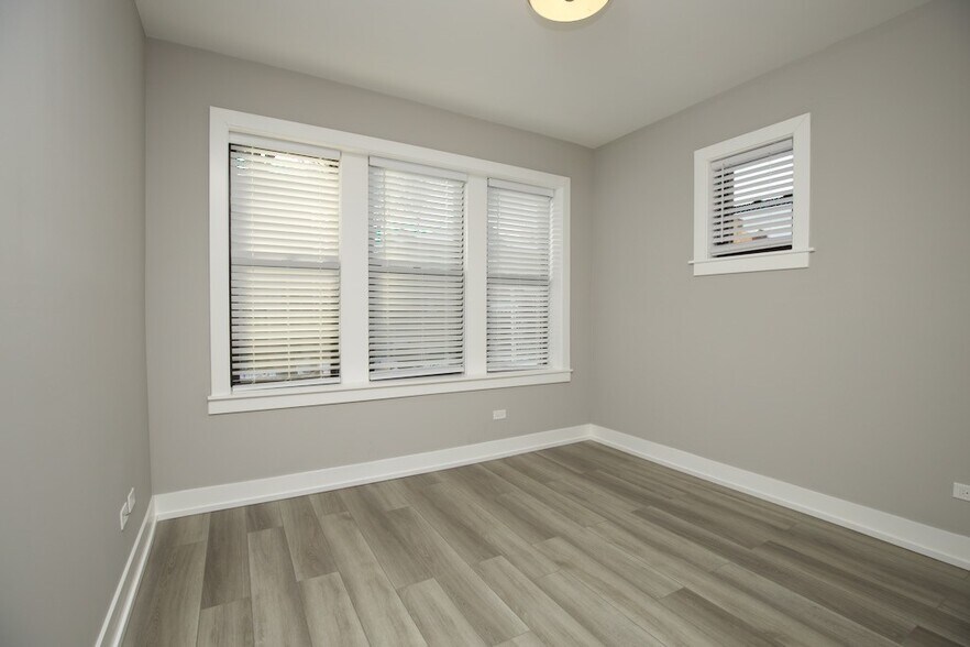 Building Photo - 3843 N Janssen Ave